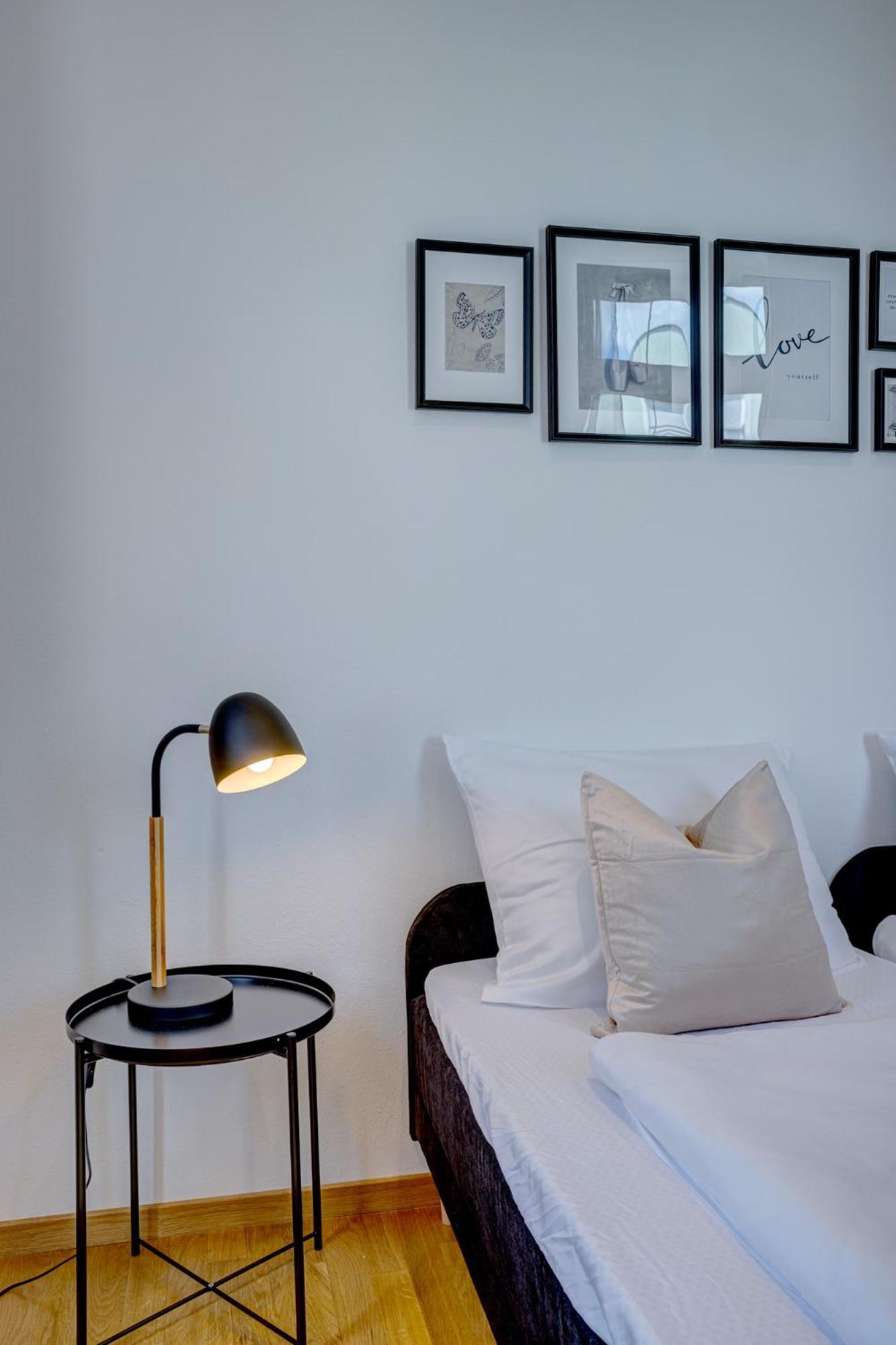 Kaza Guesthouse, Centrally Located 2 & 3 Bedroom Apartments In Augsburg Exterior foto