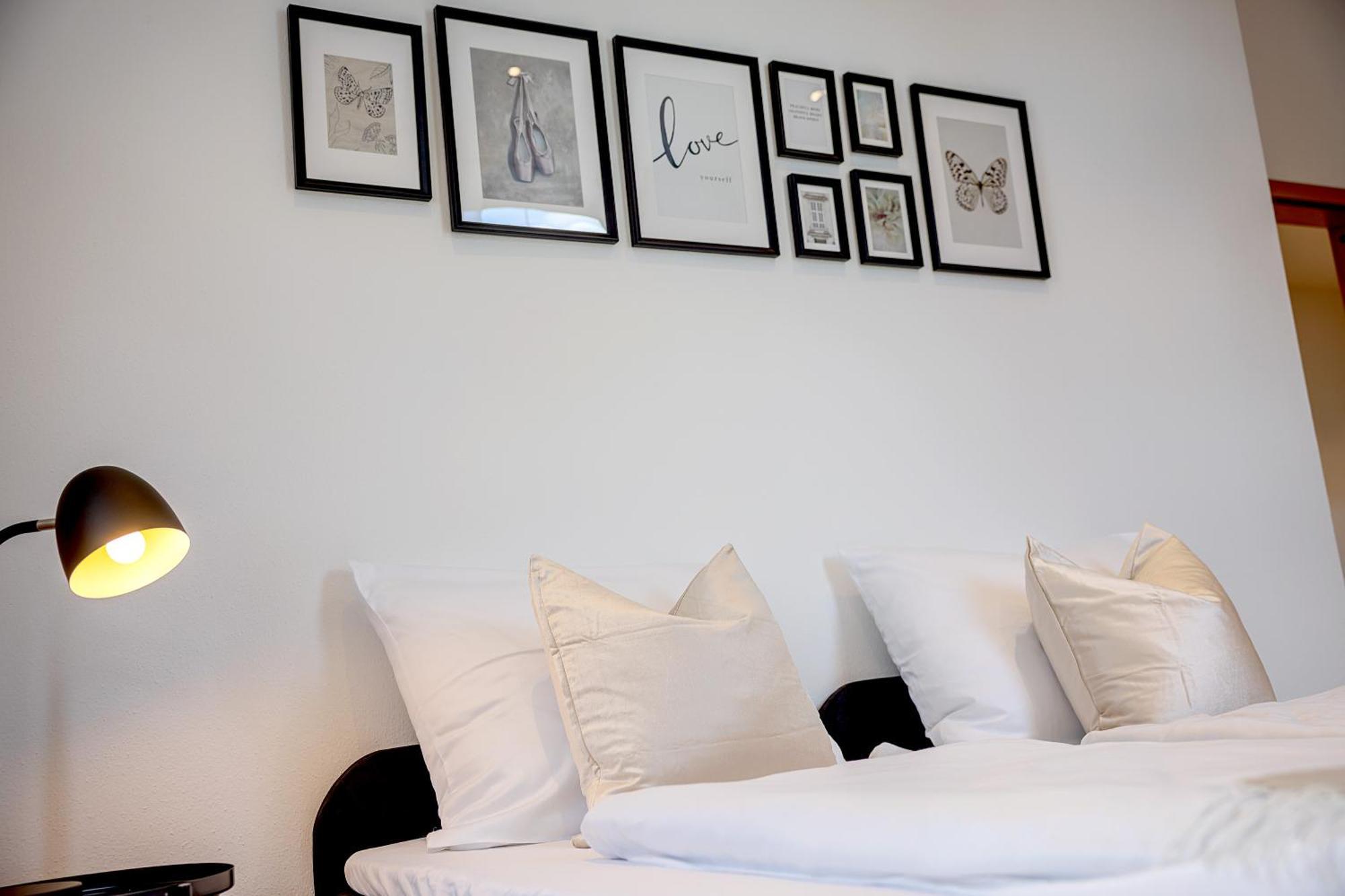 Kaza Guesthouse, Centrally Located 2 & 3 Bedroom Apartments In Augsburg Exterior foto