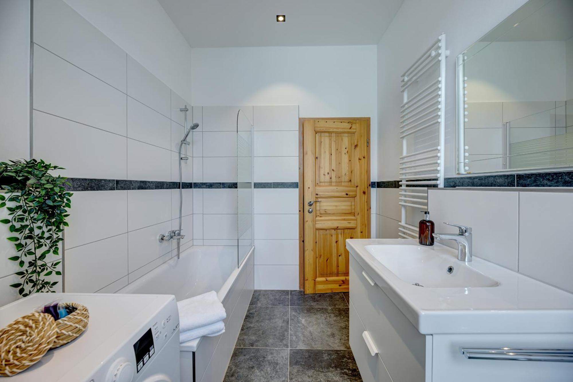 Kaza Guesthouse, Centrally Located 2 & 3 Bedroom Apartments In Augsburg Exterior foto