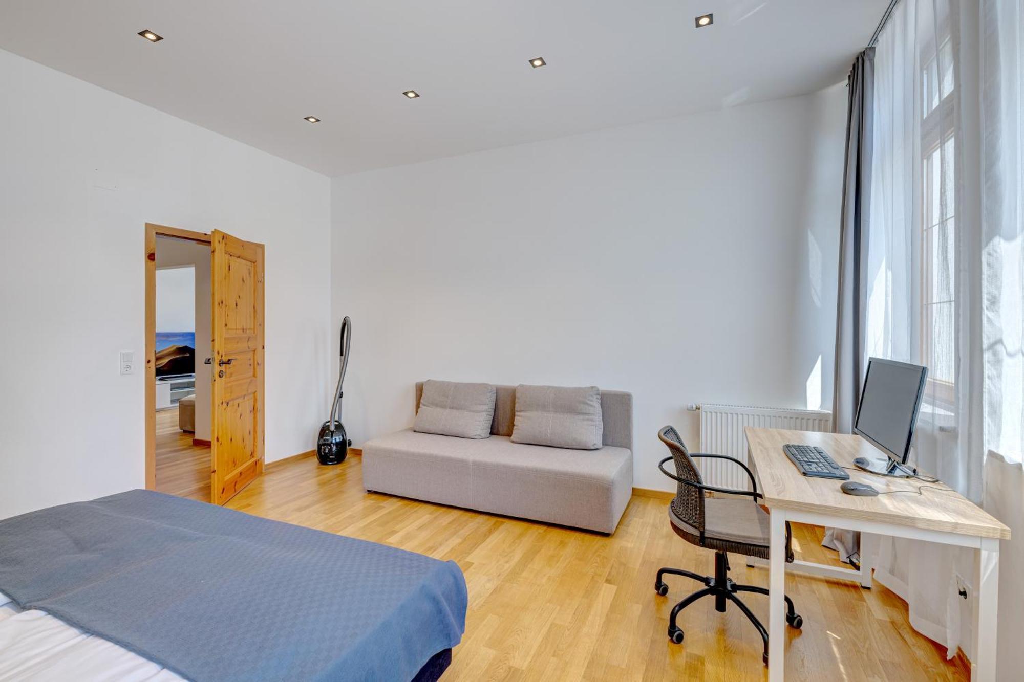 Kaza Guesthouse, Centrally Located 2 & 3 Bedroom Apartments In Augsburg Exterior foto